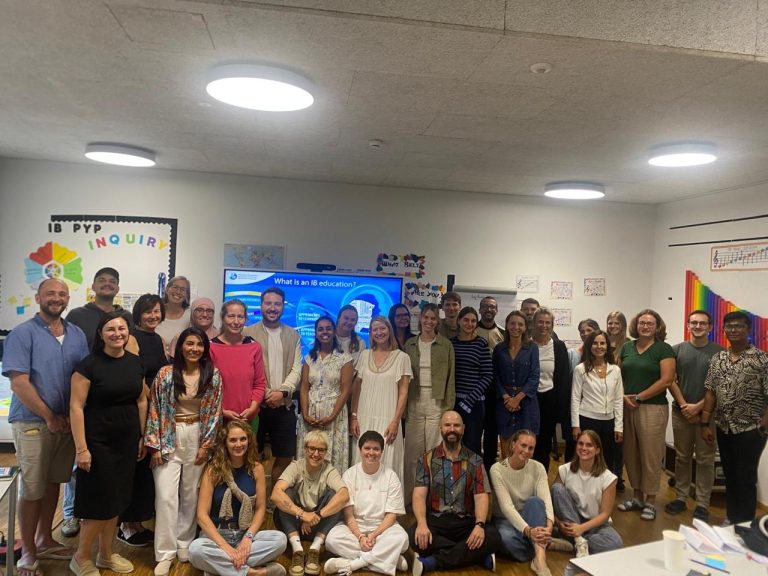 Gruppenbild des pädagogischen Teams der VS Smart City Leopoldinum bei einem Erasmus+ Workshop